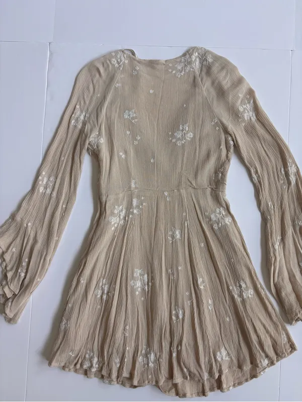 Free People Size 6 Embroidered Floral Bell Sleeve Mini Dress Beige Boho - Image 5