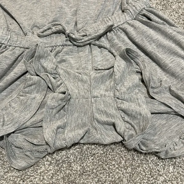 Pink Lily Gray‎ Ruffle Short Romper size small - Image 4