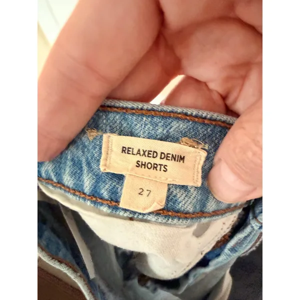 Madewell Relaxed Denim Shorts Women Size 27 Light Blue Distressed Raw Hem NF034‎ - Image 8