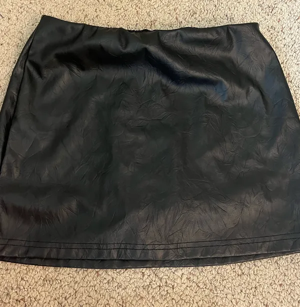 Black skirt  - Image 2