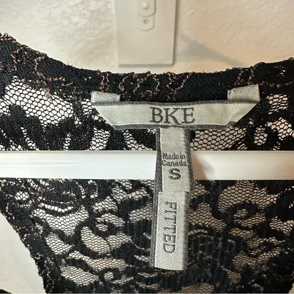 BKE Black Fitted Lace Tank Top - Image 4