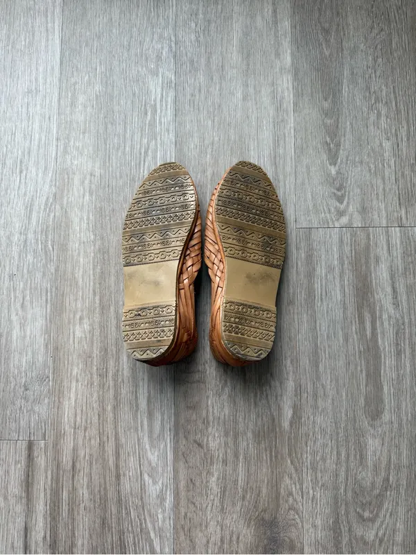 Authentic Mexican Leather Huaraches, Size 5 Tan - Image 9