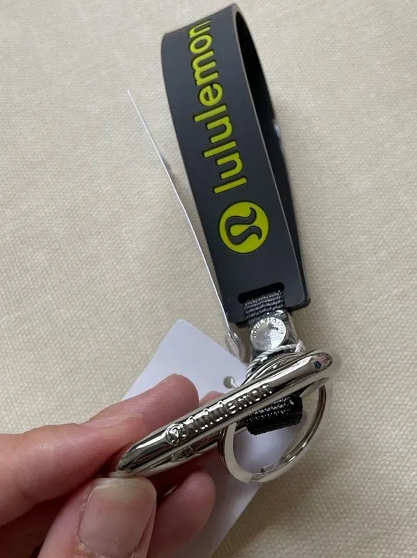 Lululemon silicone keychain - Traverse Grey - Image 9