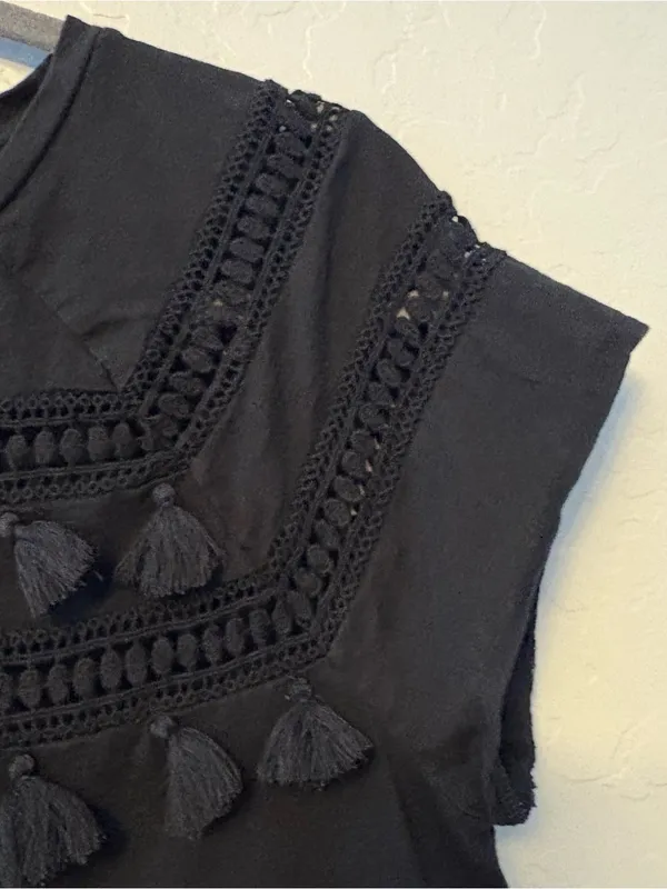 LOFT black short sleeve shirt with crochet and fringe tassel details size medium - Image 5
