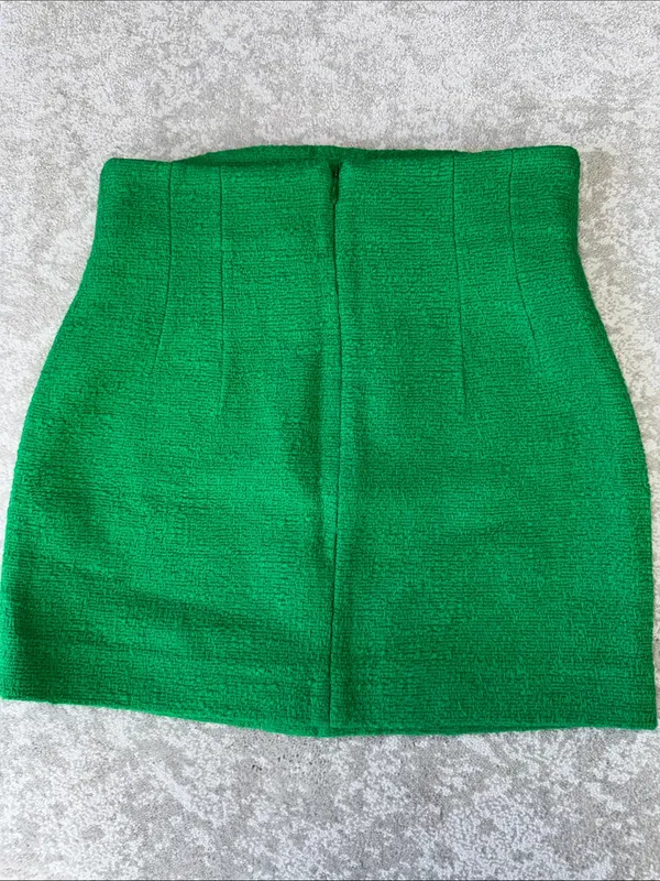 Zara Emerald Green High-Waist Mini Skirt with Gold Buttons - Image 5