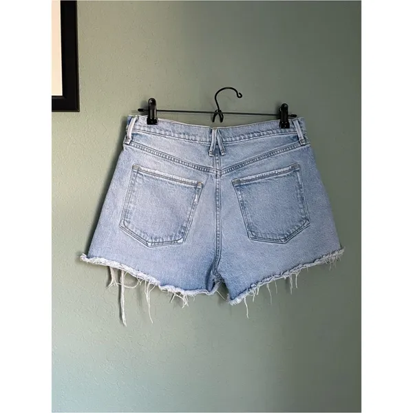Good American 90s Denim Shorts Size 6/28 Light Wash - Image 6