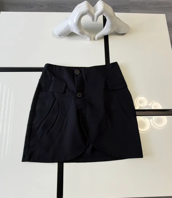 PrettyLittleThing Black Mock-Wrap Mini Skirt with Buttons - Size US 2 / UK 6 - Image 2