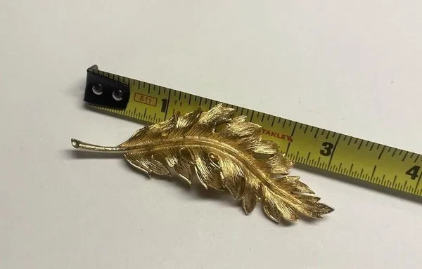 Signed Coro 1961 Leaf Vintage Gold Tone Brooch / Pin - Image 3