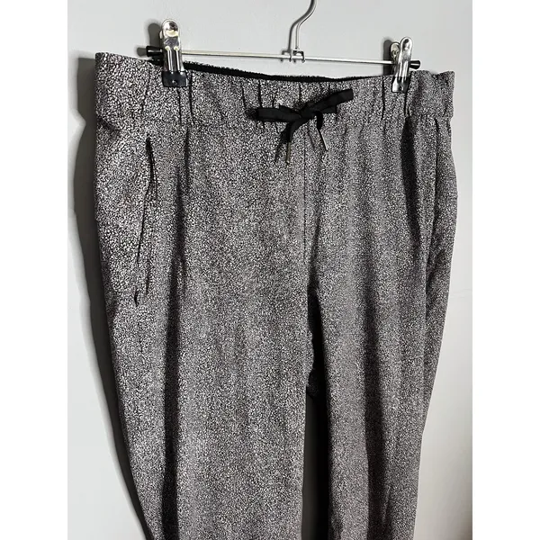 Lululemon On The Fly PantSea Spray Alpine White‎ Dark Chrome Size 8 Jogger - Image 6