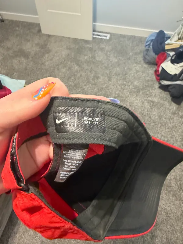 red nike hat - Image 3