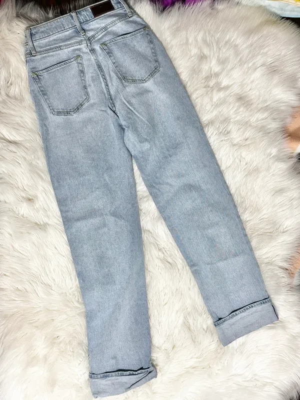 w23 light wash ultra high rise dad jean 00R - Image 3