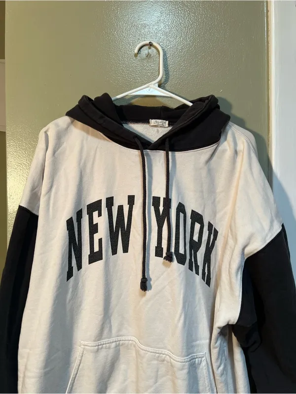 John Galt Brandy Melville Women's One Size Hoodie New York White Gray Raglan - Image 4