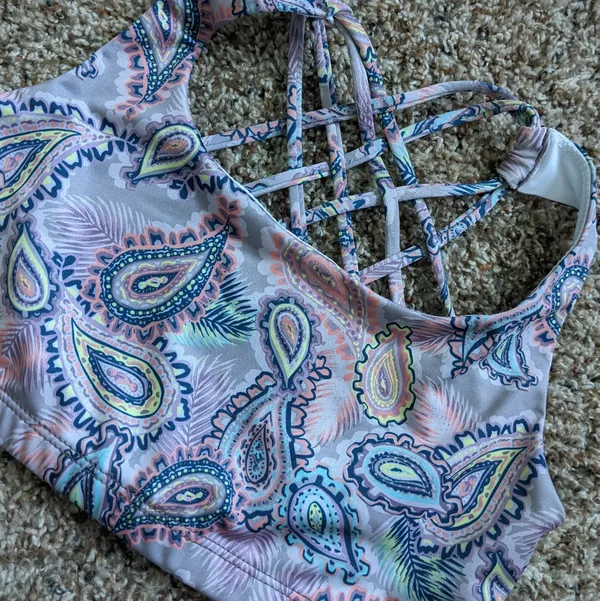 {Onzie} Brand New Chic Sports Bra - Image 4
