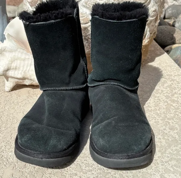 Ugg Marciela Boots Black Suede Shearling Mid Calf Size 9 - Image 4