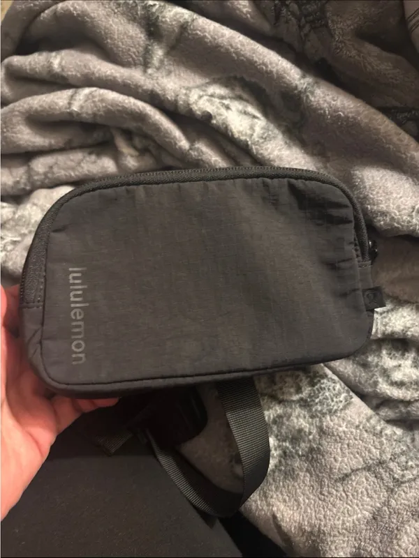 Lululemon mini everywhere belt bag - Image 3