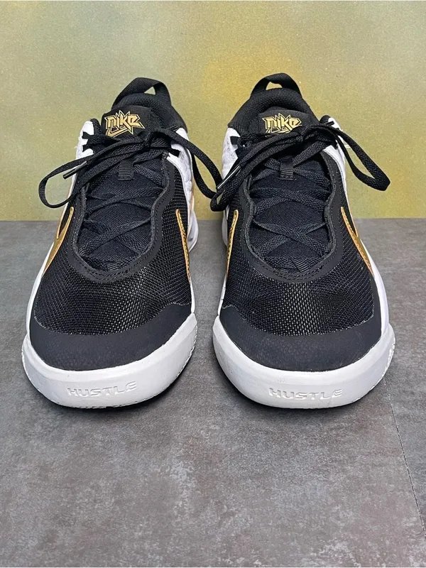 Nike Team Hustle D 10 GS Black Metallic Gold White Women's Sneakers Size 7-7.5 - Image 5