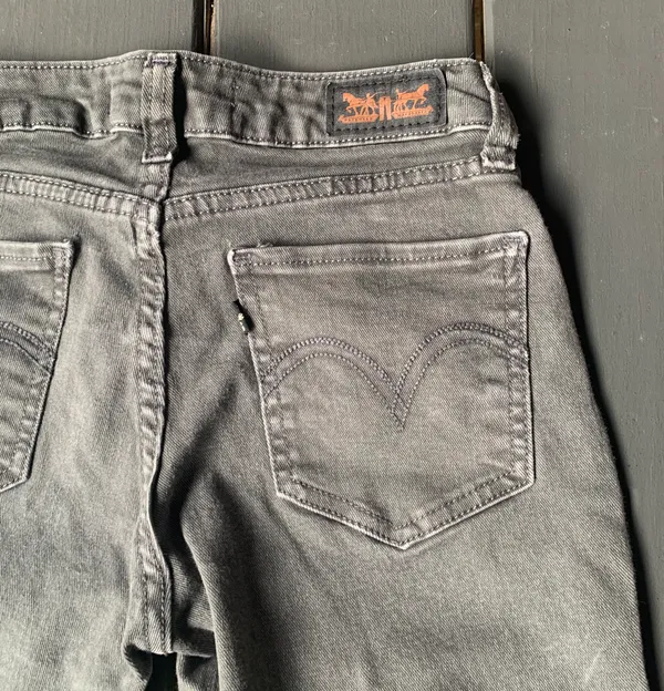 Levi's Grey Skinny Jeans - Image 6