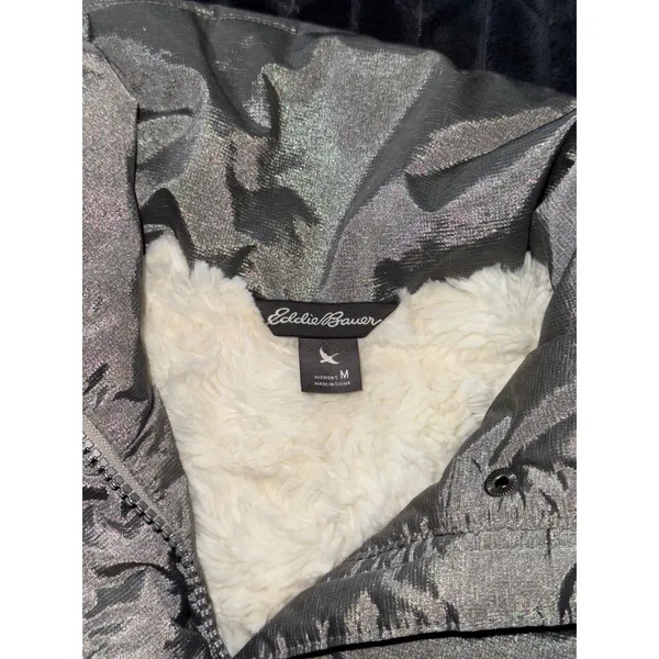Eddie Bauer Women's Quilted Sherpa Lined Down Filled Vest Gray‎ Size M - Image 6