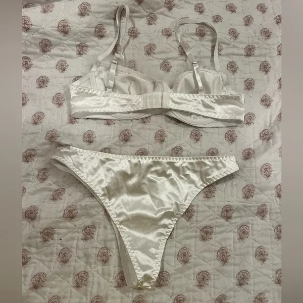 SheIn Satin Luxurious White Feather Trim Bra Set - Image 3