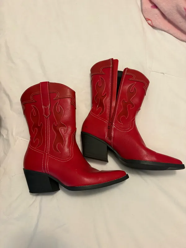 Target red boots - Image 3