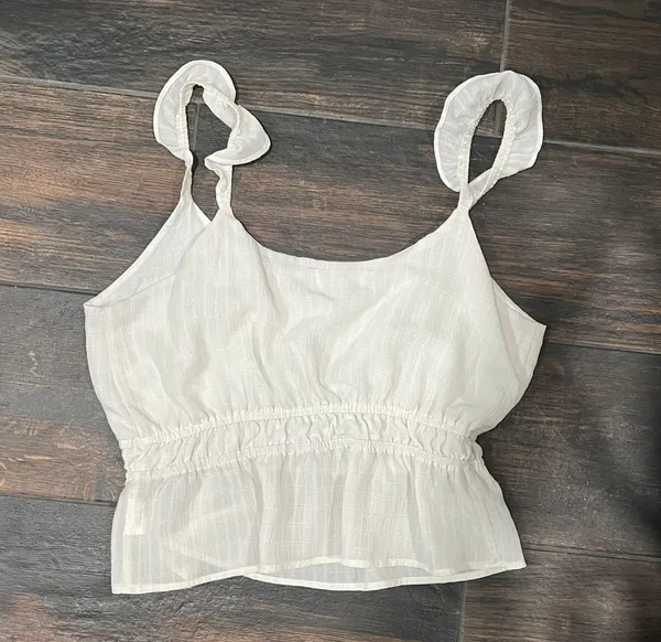 Dillard's Cream Top - Image 2