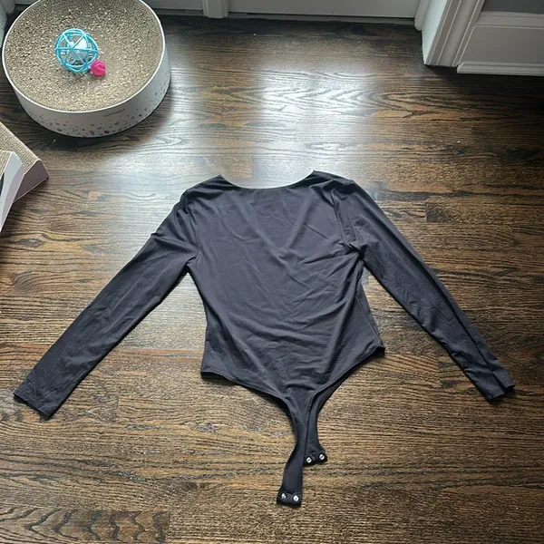 Forever21 V-neck black long sleeves body suit - Image 4