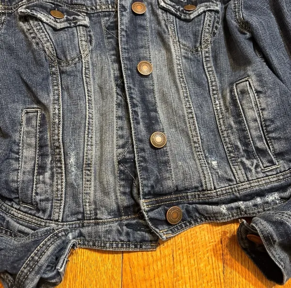 American Eagle Jean Jacket Size Medium  - Image 4