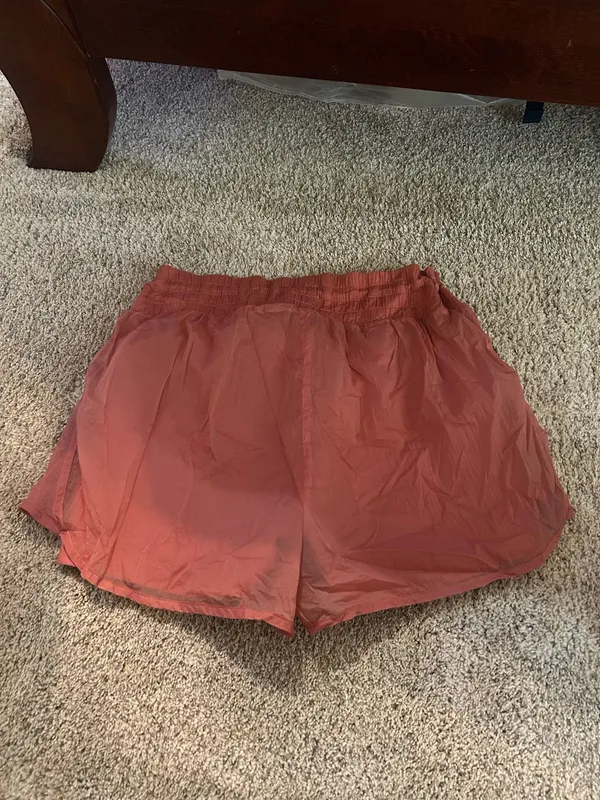 Old Navy Active Shorts - Image 4