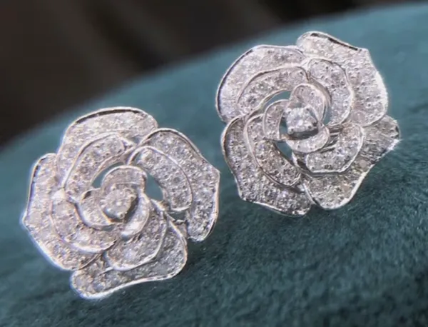 & Other Stories Gorgeous Silver Sophisticated Rose-Shaped Stud Earrings - Image 2