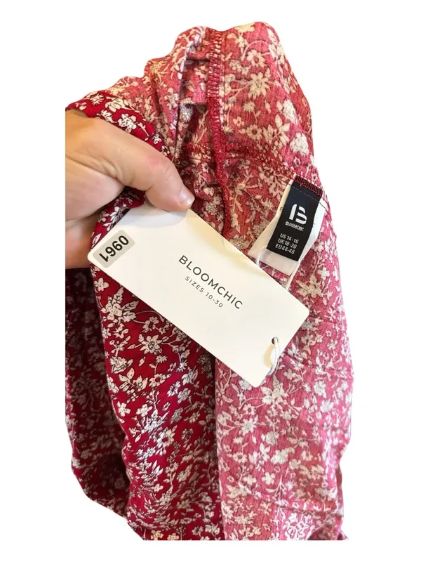 BloomChic Red Floral Puff-Sleeve Maxi Dress. - Image 3