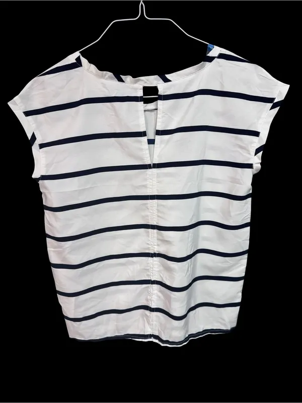 Abercrombie & Fitch White Top with Navy Stripes - Image 4