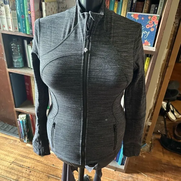 Lululemon Forme ll black & charcoal gray Athleisure fitted jacket - Image 3