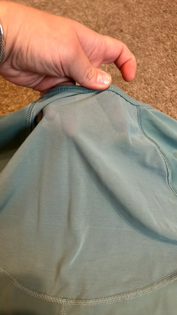 Workout Tops Size L - Image 3