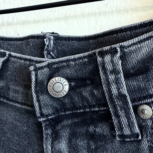 HOLLISTER Black High Rise Cropped Wide Leg Lines Relaxed Denim Jeans Womens 26 - Image 4