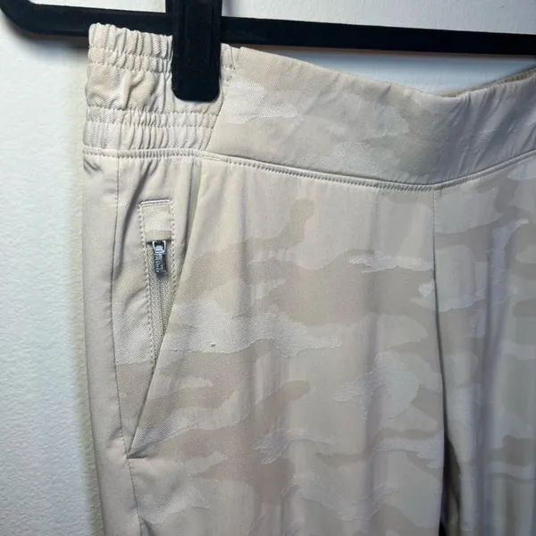 Athleta Brooklyn Jogger Pants Abalone Beige Camo Athletic Pockets Stretch Fall 8 - Image 9