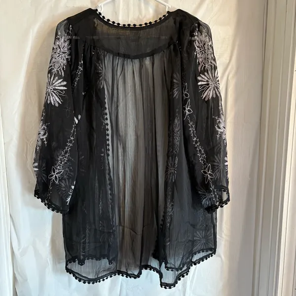 Forgotten Grace Black White‎ Cover Up Robe Sz XL Flowers Pom Pom Trim Resortwear - Image 2