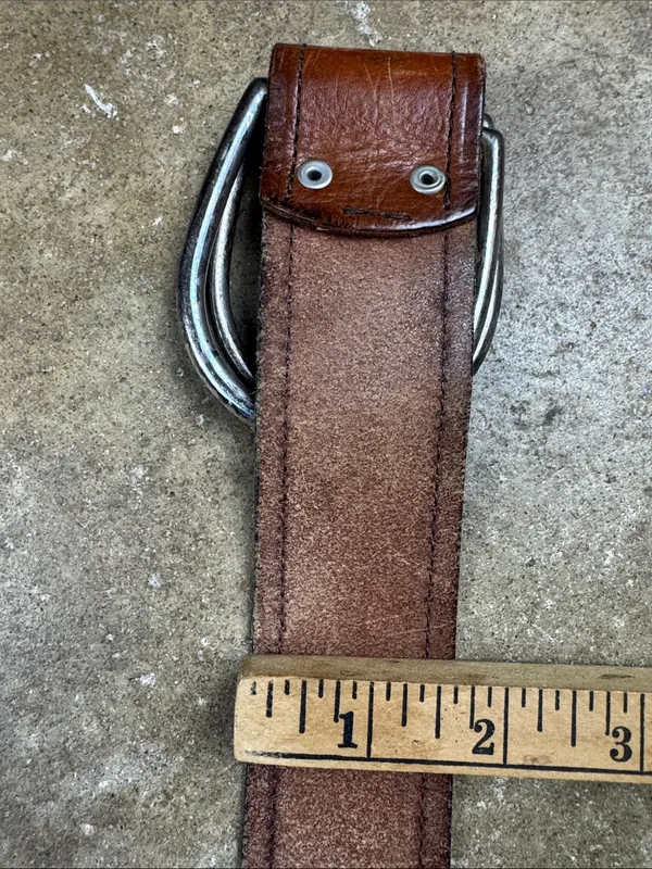 Classic Brown Leather Belt with Large Loop Buckles
Size: Medium - Image 11