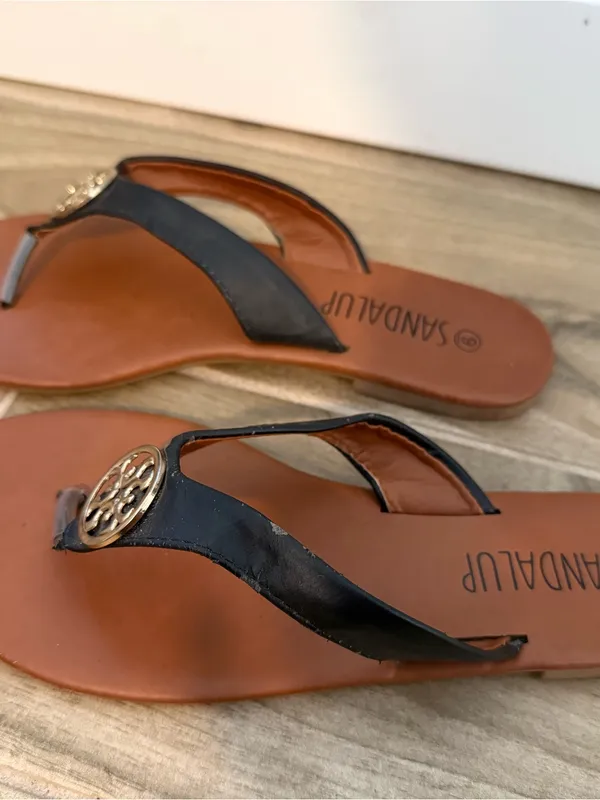 Sandalup Women's Black and Brown Thong Sandals with Gold Medallion - Image 3