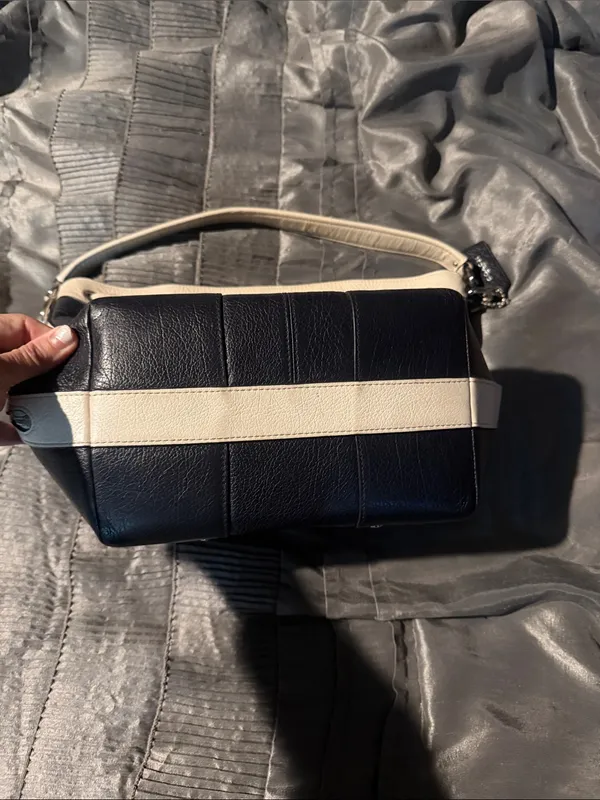 Coach Navy and Off White Drawstring Shoulder Bag - Image 5