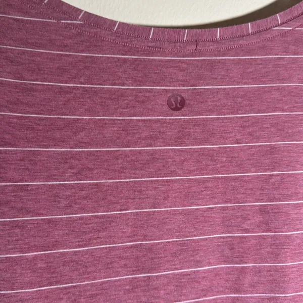 Lululemon Women Scoop neck short sleeve Sz 12 - Image 3