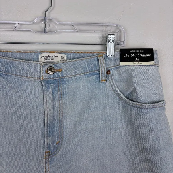 Abercrombie & Fitch Curve Love 90s Straight Ultra High Rise Light Wash‎ Size 34 - Image 5