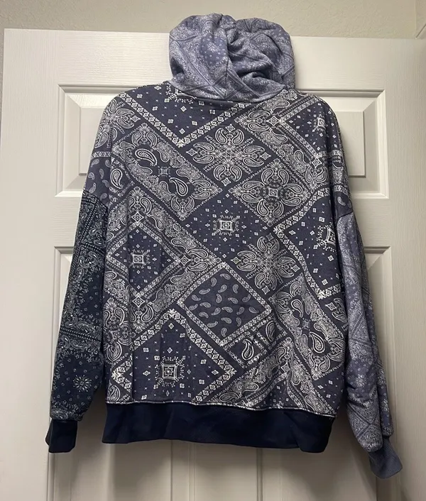 American Eagle cropped oversized bandanna hoodie - Image 3