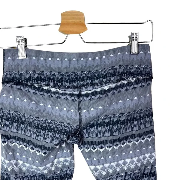 Alo Yoga Cropped Leggings Fair Isle‎ Geometric Print Stretch Gray Size Small - Image 6