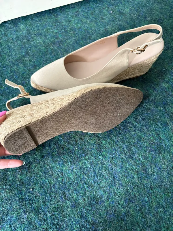 Tan wedges Size 8 - Image 3
