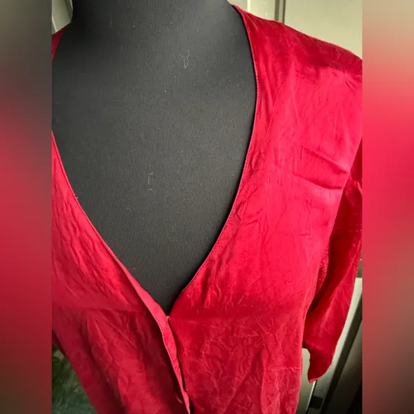 Vintage 80s Victoria’s Secret red silk button down sleep shirt, size large - Image 3