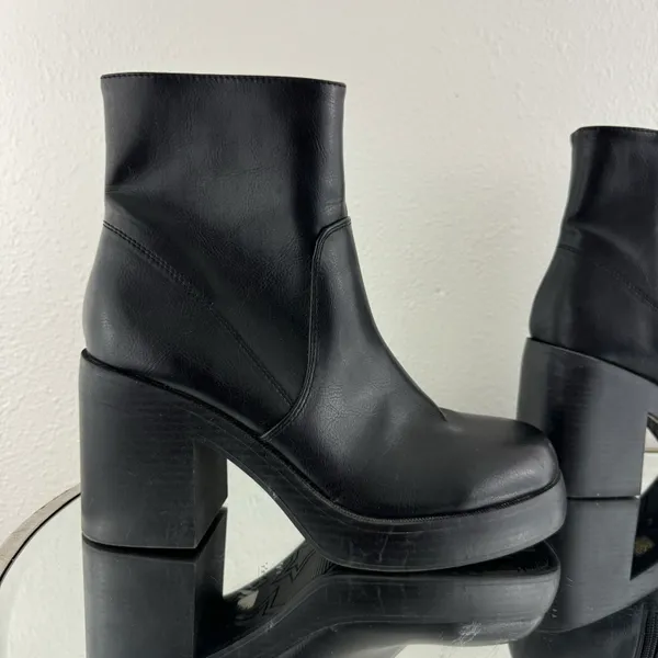 Dirty Laundry Black Faux Leather Edgy Grunge Groovy Chunky Platform Ankle Boots - Image 4