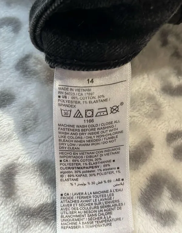 Old Navy Jeans - Image 4