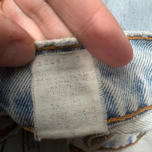 LEVI’S 550 Vintage 90s Light Wash Jeans - Image 5