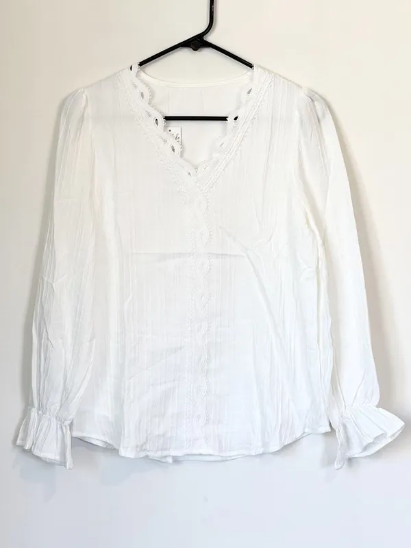 NWT Cupshe White Lace Blouson Sleeve Ruff Cuff Top - Size: Small - Image 2