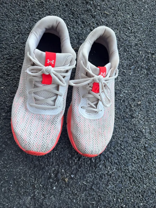 Under Armour Women’s 9.5 Gray Coral Mesh Running - Image 4